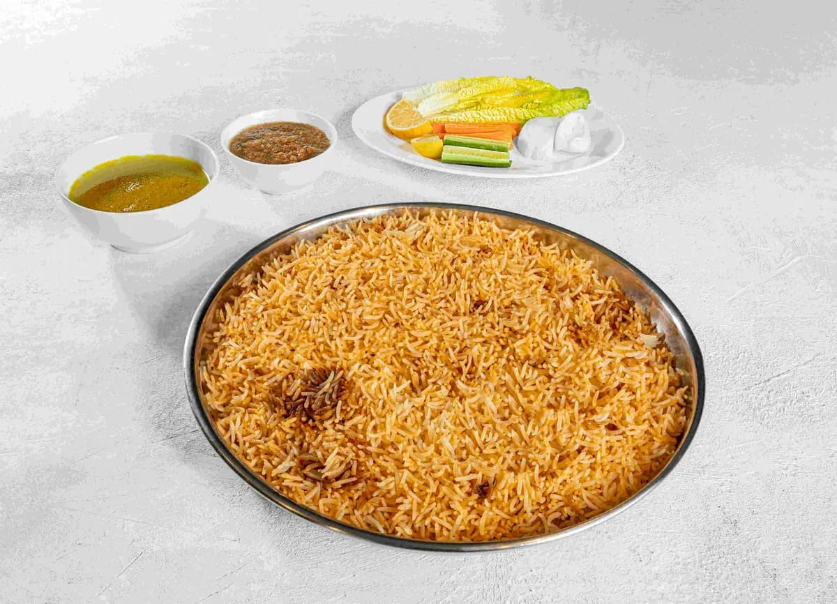 Long-grain Mandi rice topped with fried onions and herbs at Maraheb